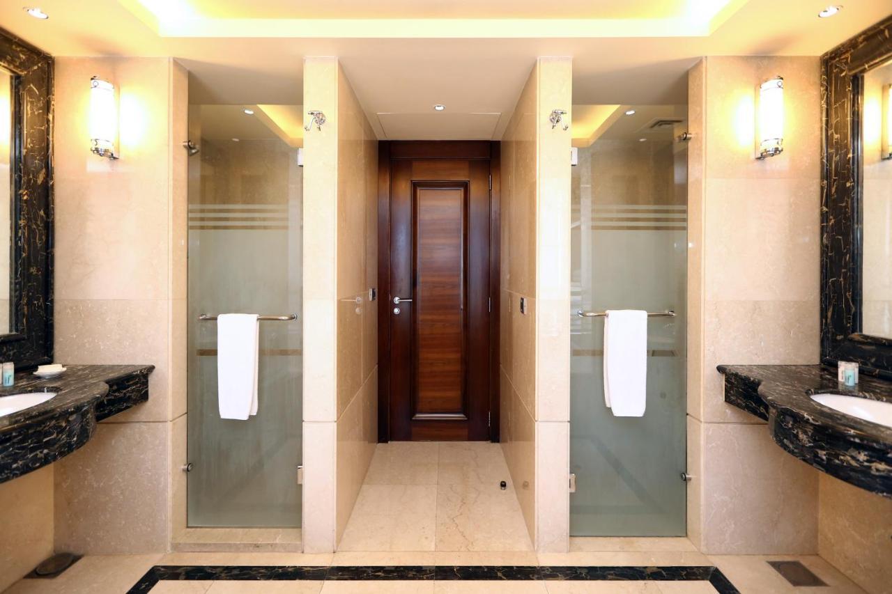 Ramada Plaza By Wyndham Beirut Raouche Hotel Buitenkant foto
