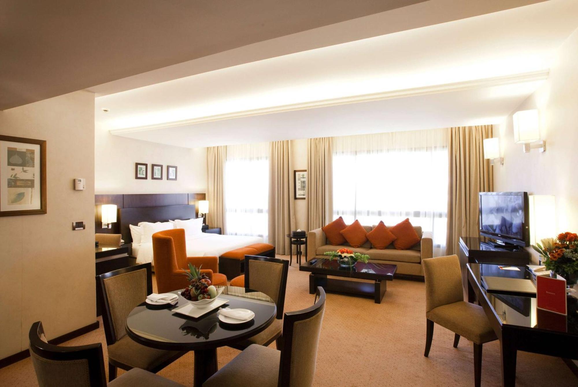 Ramada Plaza By Wyndham Beirut Raouche Hotel Buitenkant foto