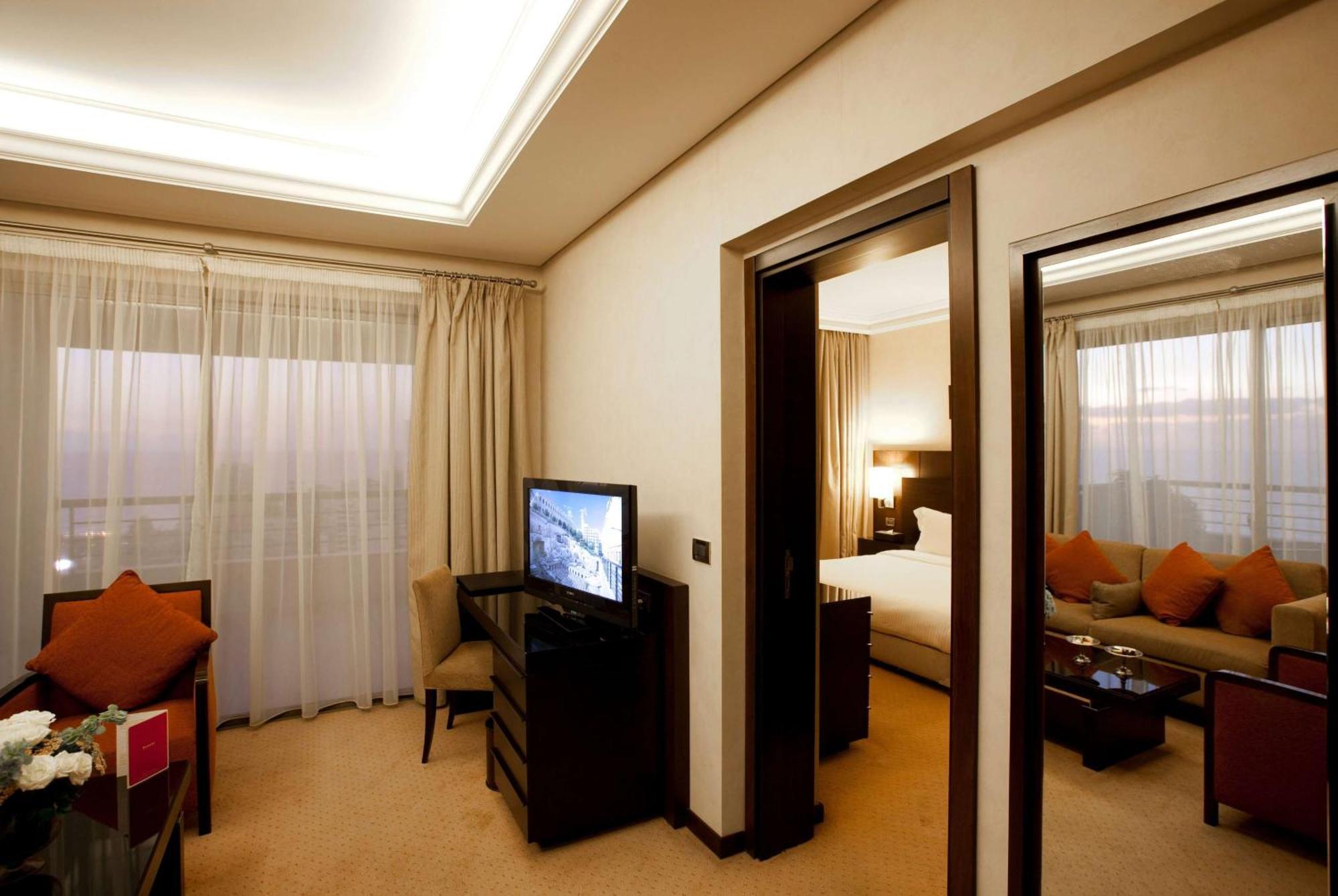 Ramada Plaza By Wyndham Beirut Raouche Hotel Buitenkant foto