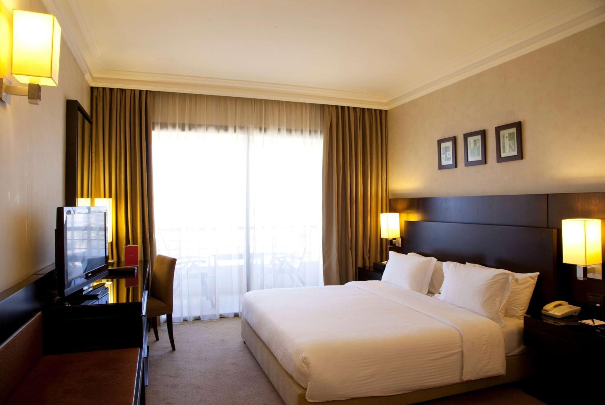 Ramada Plaza By Wyndham Beirut Raouche Hotel Buitenkant foto
