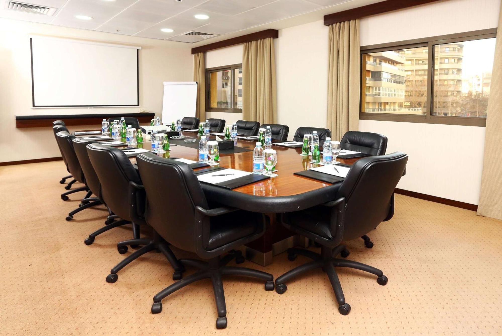Ramada Plaza By Wyndham Beirut Raouche Hotel Buitenkant foto