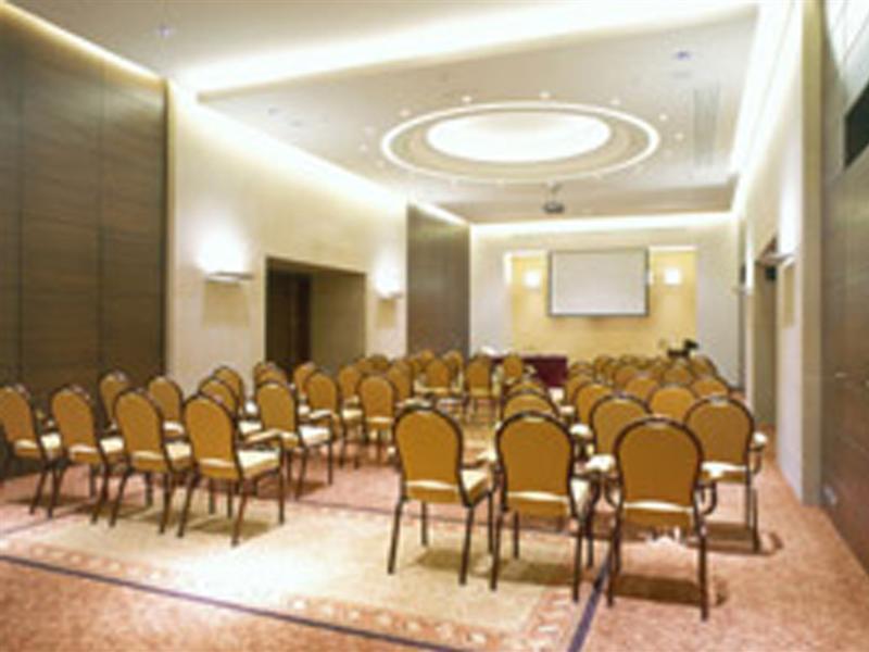 Ramada Plaza By Wyndham Beirut Raouche Hotel Buitenkant foto