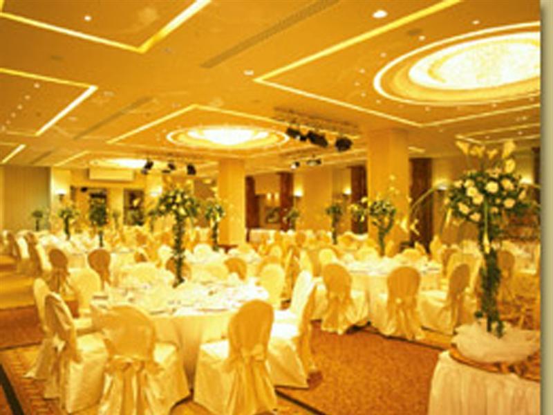 Ramada Plaza By Wyndham Beirut Raouche Hotel Buitenkant foto