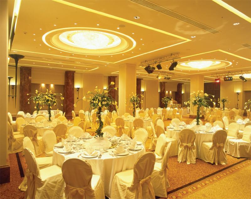 Ramada Plaza By Wyndham Beirut Raouche Hotel Buitenkant foto