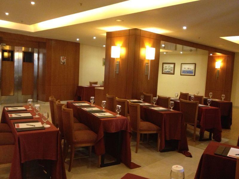 Ramada Plaza By Wyndham Beirut Raouche Hotel Buitenkant foto