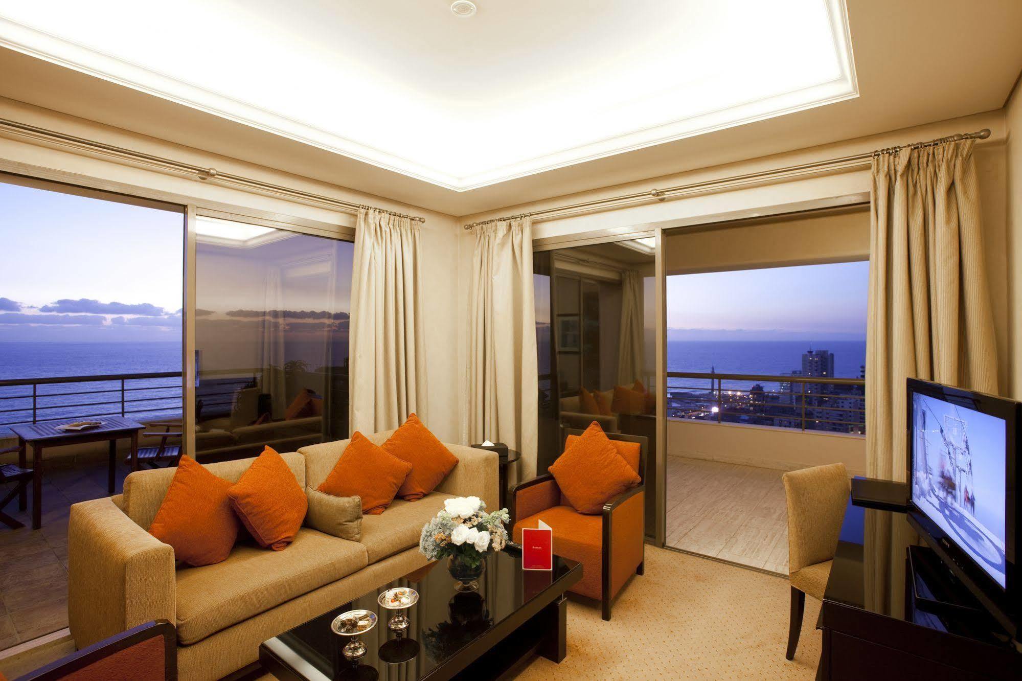 Ramada Plaza By Wyndham Beirut Raouche Hotel Buitenkant foto