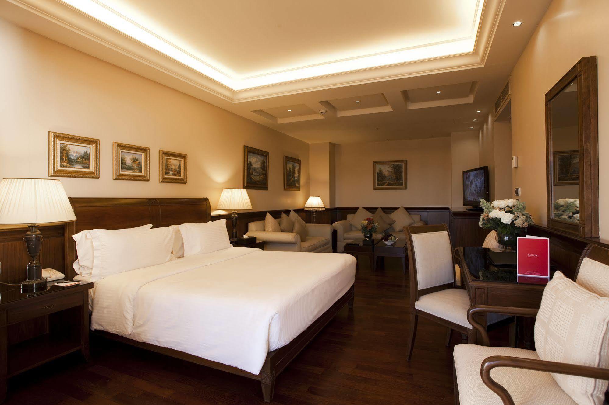 Ramada Plaza By Wyndham Beirut Raouche Hotel Buitenkant foto