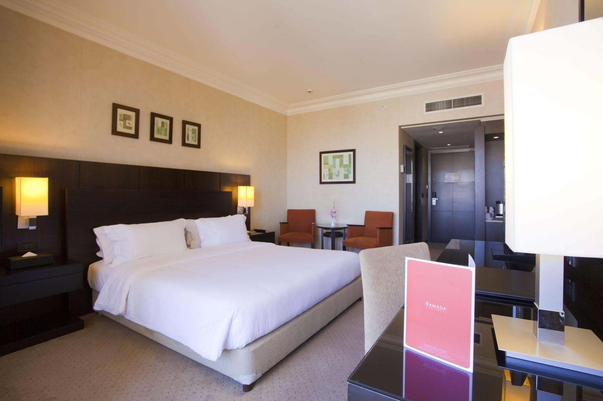 Ramada Plaza By Wyndham Beirut Raouche Hotel Buitenkant foto