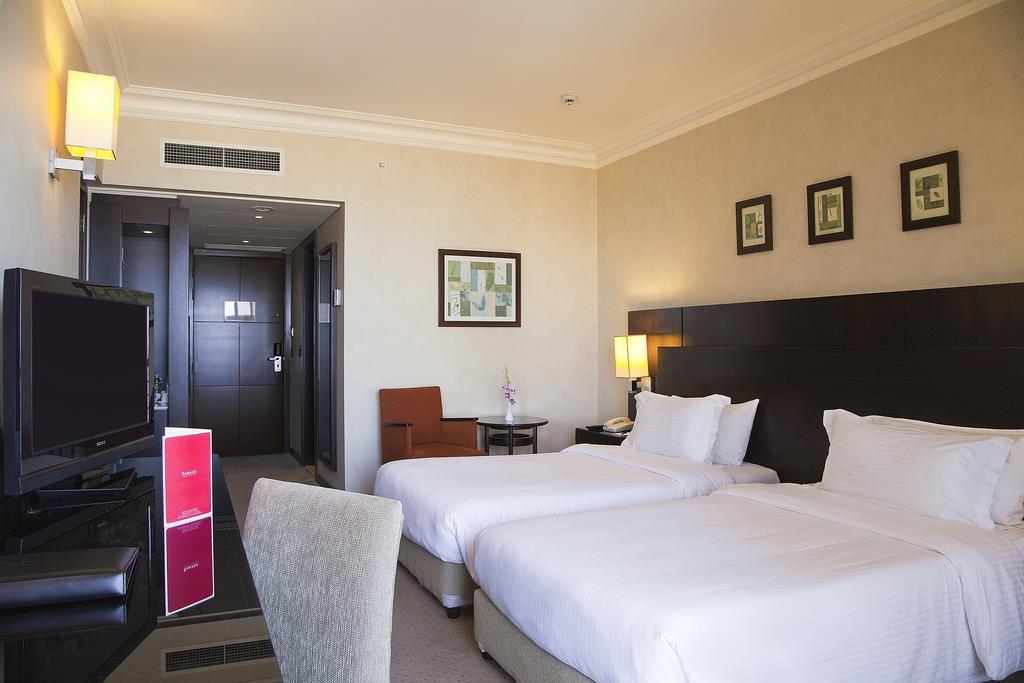Ramada Plaza By Wyndham Beirut Raouche Hotel Buitenkant foto