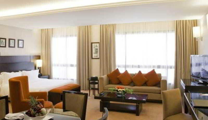 Ramada Plaza By Wyndham Beirut Raouche Hotel Buitenkant foto
